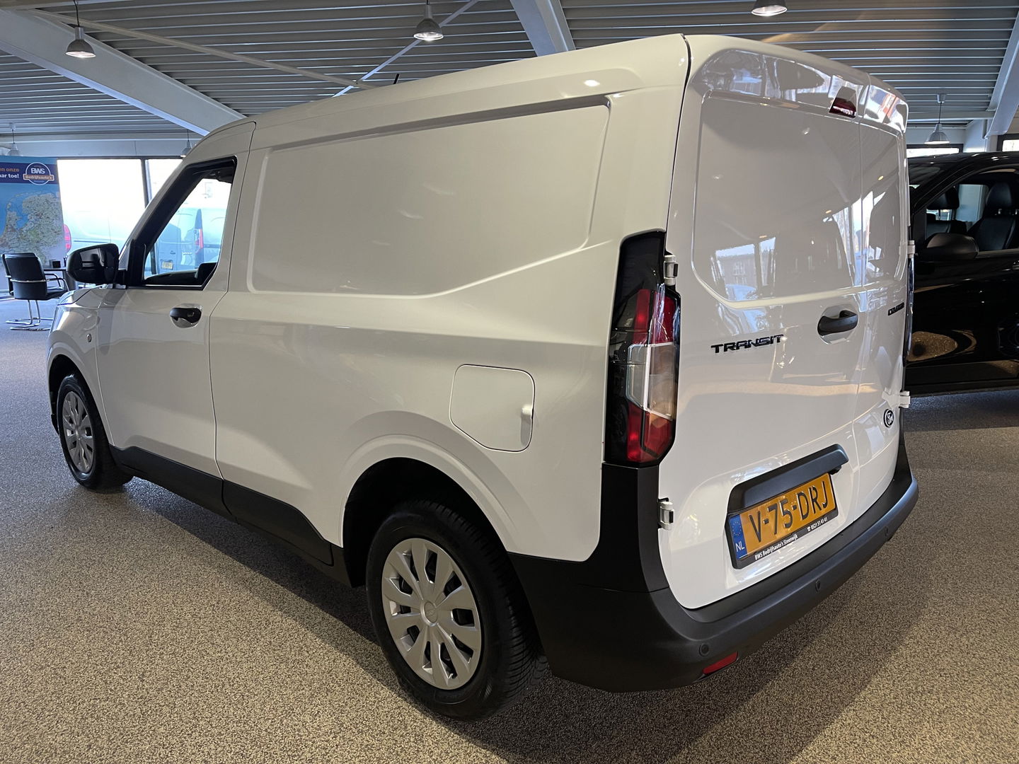 Ford Transit Courier 1.0 EcoBoost Trend benzine grijs kenteken / zo goed als nieuw / fabrieksgarantie tot 07-03-2026 / vaste prijs rijklaar € 19.950 ex / lease vanaf € 336 / direct leverbaar