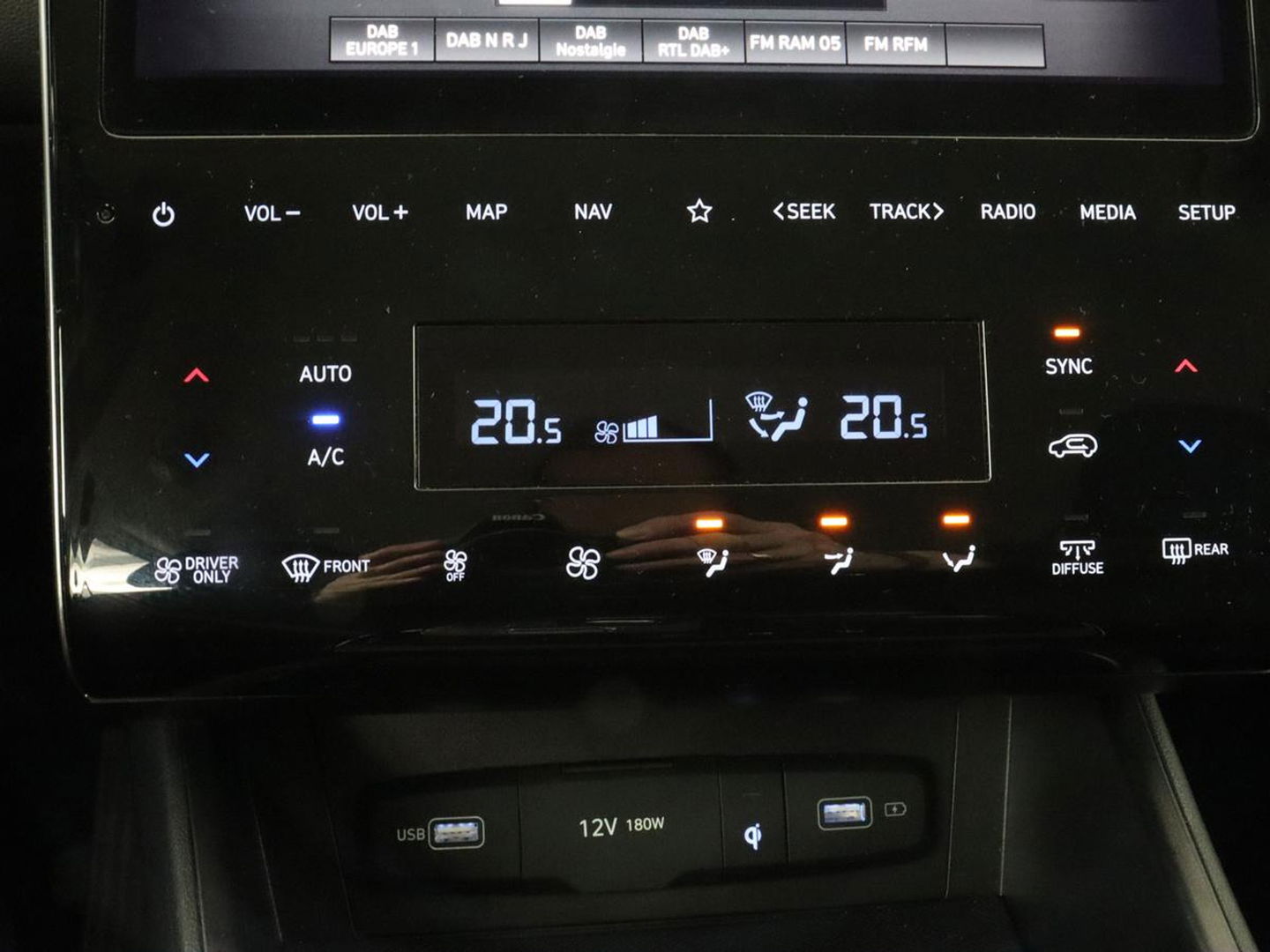 Hyundai Tucson 1.6 T-GDI PHEV Comfort 4WD | Trekhaak | Carplay | Adaptive cruise | Camera | Climate control | Navigatie | Digital Cockpit | Plug In