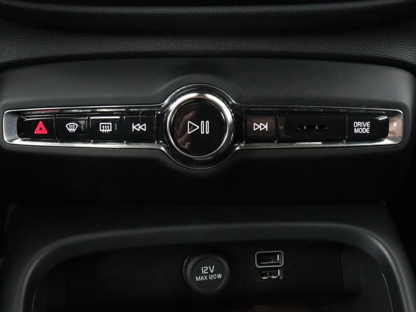 Volvo XC40 1.5 T5 Recharge Inscription | Trekhaak | Stoelverwarming | Adaptive cruise | Camera | Carplay | Navigatie | Full LED | Climate control | PHEV | Plug In