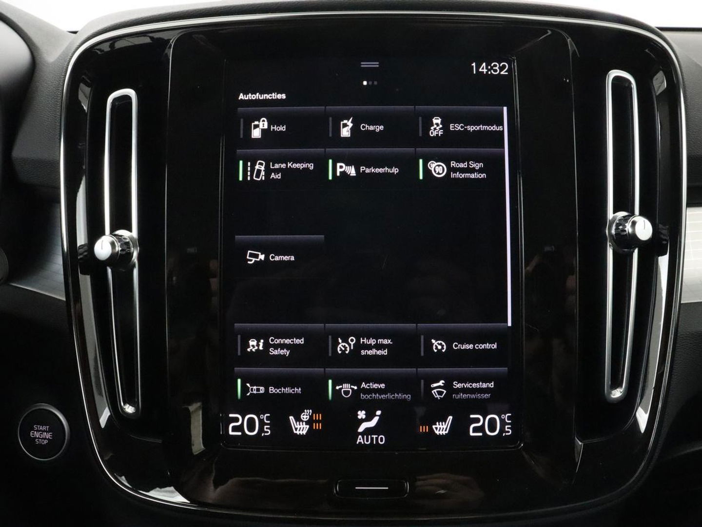 Volvo XC40 1.5 T5 Recharge Inscription | Trekhaak | Stoelverwarming | Adaptive cruise | Camera | Carplay | Navigatie | Full LED | Climate control | PHEV | Plug In