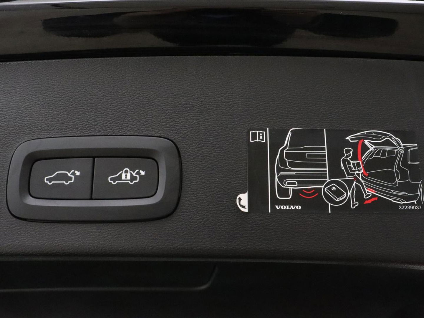 Volvo XC40 1.5 T5 Recharge Inscription | Trekhaak | Stoelverwarming | Adaptive cruise | Camera | Carplay | Navigatie | Full LED | Climate control | PHEV | Plug In