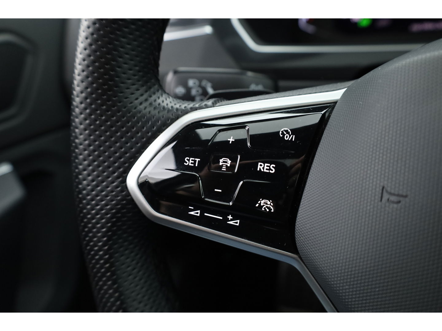 Volkswagen Tiguan 1.4 TSI eHybrid R-Line DSG | Pano | IQ. Light | HUD | Adapt. Cruise | Stoel- Stuurverw. | CarPlay