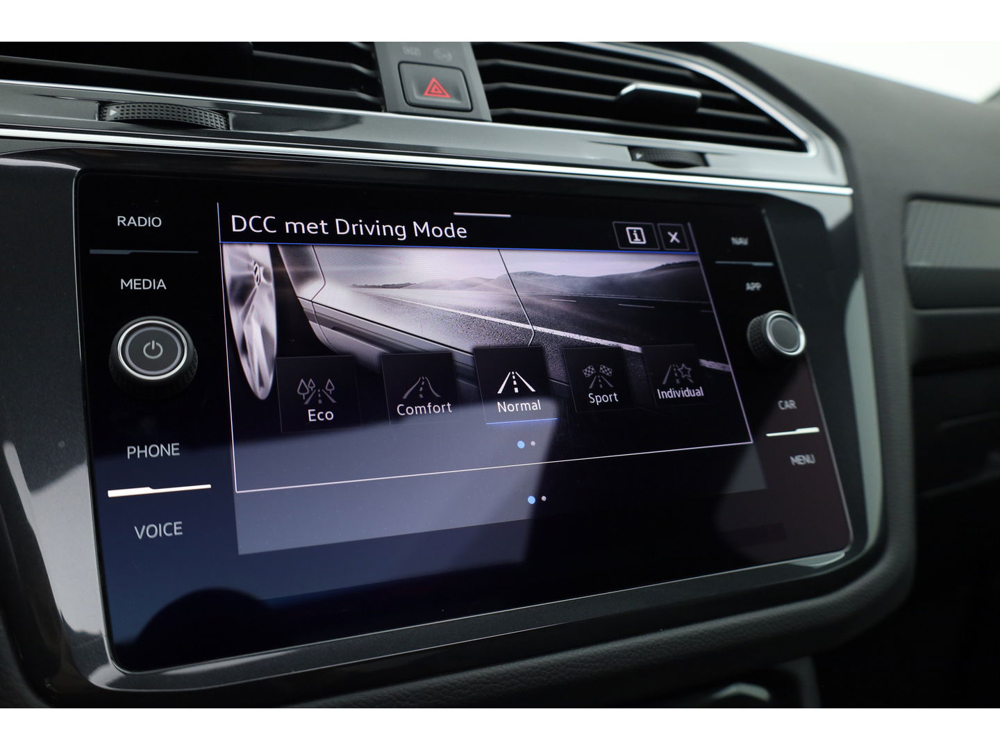 Volkswagen Tiguan 1.4 TSI eHybrid R-Line DSG | Pano | IQ. Light | HUD | Adapt. Cruise | Stoel- Stuurverw. | CarPlay