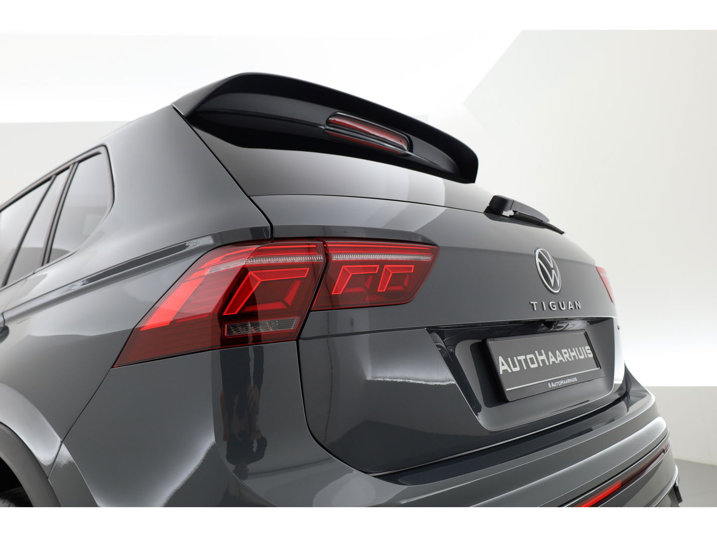 Volkswagen Tiguan 1.4 TSI eHybrid R-Line DSG | Pano | IQ. Light | HUD | Adapt. Cruise | Stoel- Stuurverw. | CarPlay