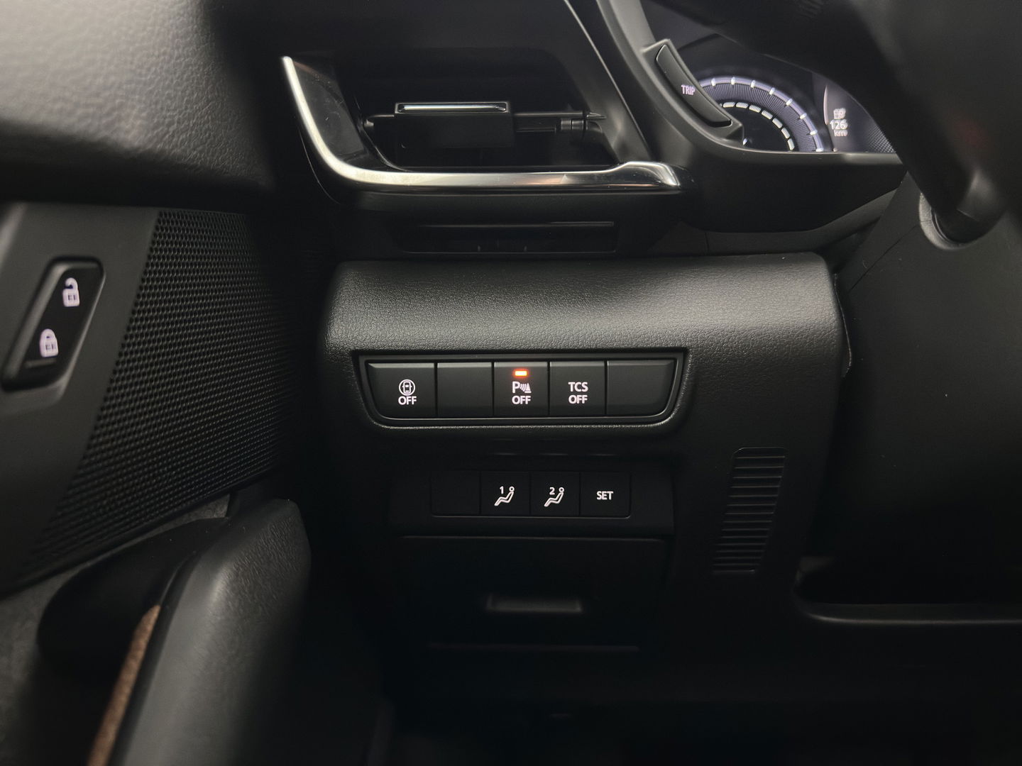 Mazda MX-30 e-SkyActiv 145 First Edition 36 kWh {SOH-92%} (INCL-BTW) Aut.*LEATHER-MICROFIBRE | FULL-LED | NAVI-FULLMAP | KEYLESS | BLIND-SPOT |  ADAPTIVE-CRUISE | HEAD-UP | CAMERA | DIGI-COCKPIT | MEMORY-PACK | SHIFT-PADDLES | 18"ALU*