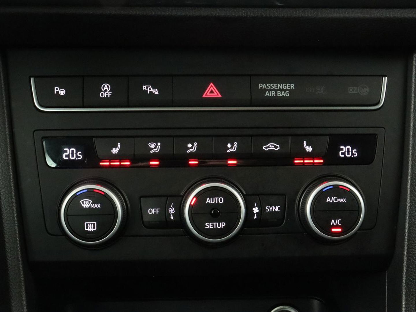 SEAT Ateca 2.0 TDI FR Intens | Leder/Alcantara | Stoelverwarming | 360 Camera | Trekhaak | BeatsAudio | Adaptive cruise | Virtual Cockpit | Carplay | Navigatie | Full LED