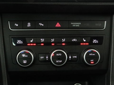 SEAT Ateca 2.0 TDI FR Intens | Leder/Alcantara | Stoelverwarming | 360 Camera | Trekhaak | BeatsAudio | Adaptive cruise | Virtual Cockpit | Carplay | Navigatie | Full LED