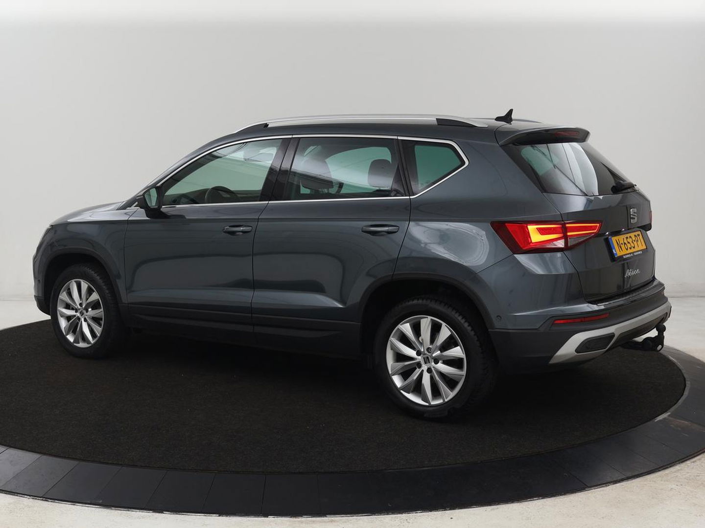 SEAT Ateca 2.0 TDI FR Intens | Leder/Alcantara | Stoelverwarming | 360 Camera | Trekhaak | BeatsAudio | Adaptive cruise | Virtual Cockpit | Carplay | Navigatie | Full LED