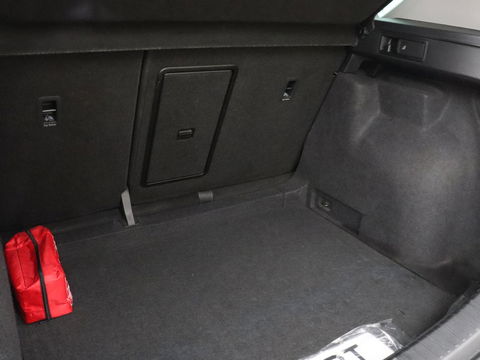 SEAT Ateca 2.0 TDI FR Intens | Leder/Alcantara | Stoelverwarming | 360 Camera | Trekhaak | BeatsAudio | Adaptive cruise | Virtual Cockpit | Carplay | Navigatie | Full LED