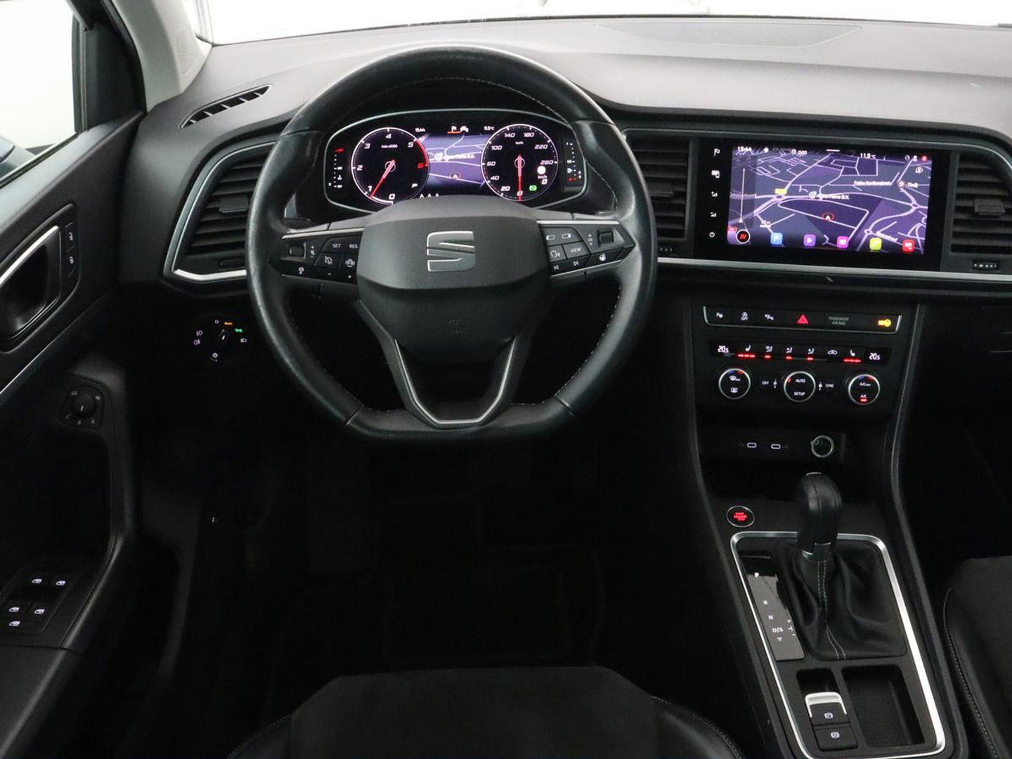 SEAT Ateca 2.0 TDI FR Intens | Leder/Alcantara | Stoelverwarming | 360 Camera | Trekhaak | BeatsAudio | Adaptive cruise | Virtual Cockpit | Carplay | Navigatie | Full LED