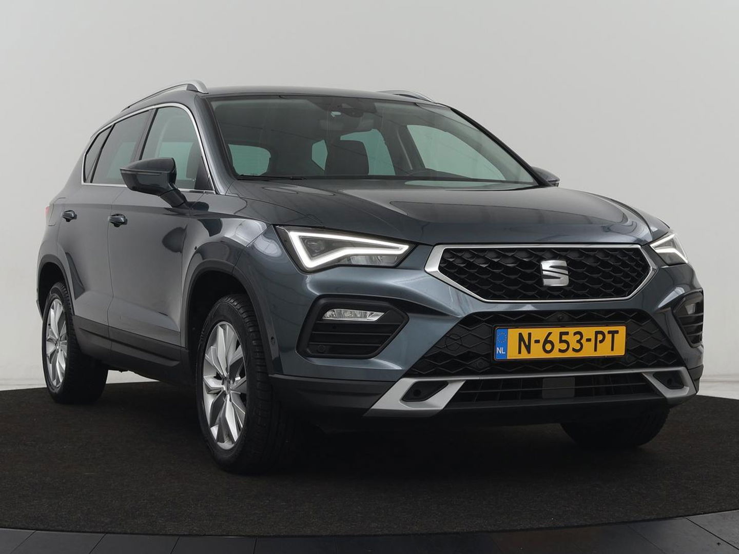 SEAT Ateca 2.0 TDI FR Intens | Leder/Alcantara | Stoelverwarming | 360 Camera | Trekhaak | BeatsAudio | Adaptive cruise | Virtual Cockpit | Carplay | Navigatie | Full LED