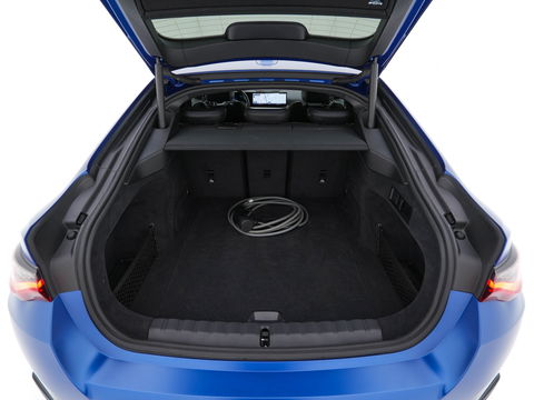 BMW i4 M50 M-Sportpack High Executive 84 kWh [ 3-Fase ] {SOH-97%} (INCL-BTW) *HEAD-UP | LASER-LED | LUXURY-LEATHER | HARMAN/KARDON | ADAPTIVE-CRUISE | BLIND-SPOT | TOP-VIEW | HEATED-SPORTSEATS | DAB+ | WIDE-COCKPIT | AMBIENT-LIGHT | NAVI-FULLMAP | 19