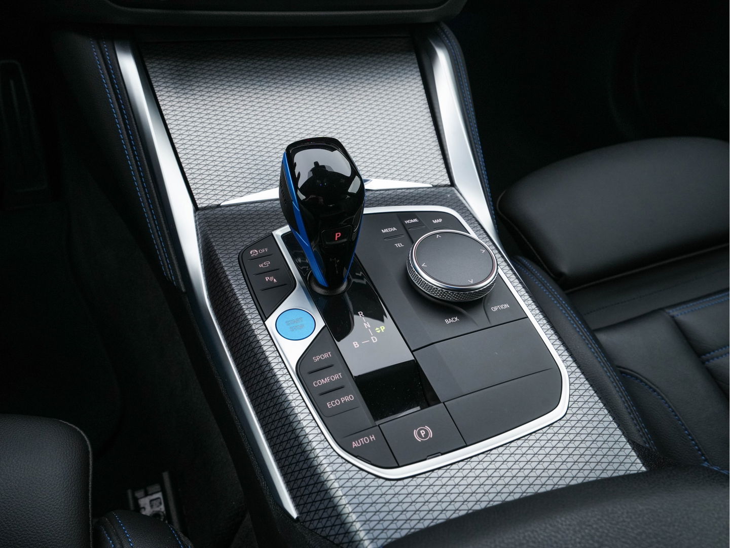 BMW i4 M50 M-Sportpack High Executive 84 kWh [ 3-Fase ] {SOH-97%} (INCL-BTW) *HEAD-UP | LASER-LED | LUXURY-LEATHER | HARMAN/KARDON | ADAPTIVE-CRUISE | BLIND-SPOT | TOP-VIEW | HEATED-SPORTSEATS | DAB+ | WIDE-COCKPIT | AMBIENT-LIGHT | NAVI-FULLMAP | 19