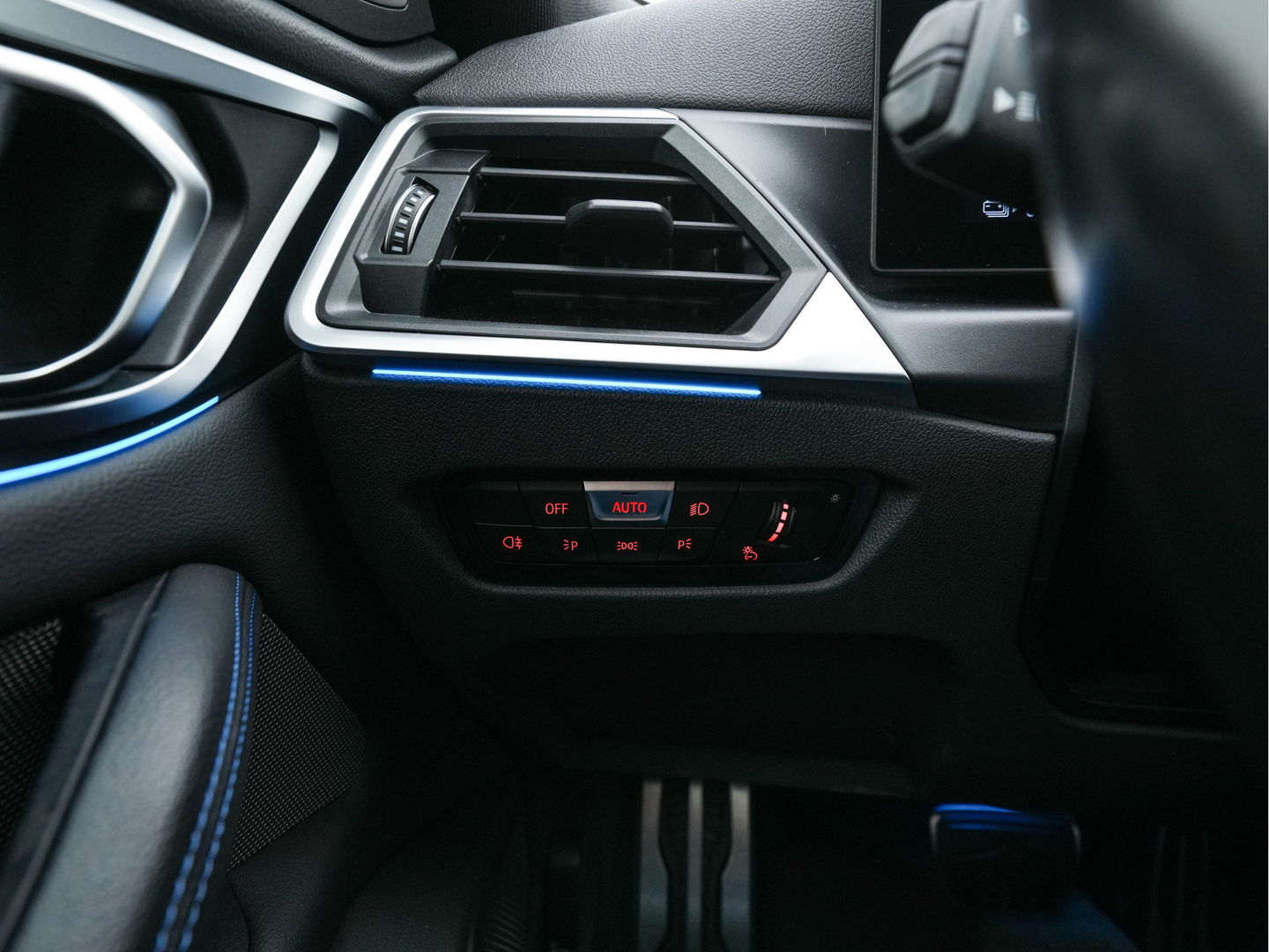 BMW i4 M50 M-Sportpack High Executive 84 kWh [ 3-Fase ] {SOH-97%} (INCL-BTW) *HEAD-UP | LASER-LED | LUXURY-LEATHER | HARMAN/KARDON | ADAPTIVE-CRUISE | BLIND-SPOT | TOP-VIEW | HEATED-SPORTSEATS | DAB+ | WIDE-COCKPIT | AMBIENT-LIGHT | NAVI-FULLMAP | 19