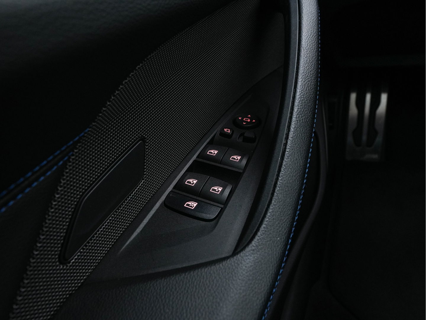 BMW i4 M50 M-Sportpack High Executive 84 kWh [ 3-Fase ] {SOH-97%} (INCL-BTW) *HEAD-UP | LASER-LED | LUXURY-LEATHER | HARMAN/KARDON | ADAPTIVE-CRUISE | BLIND-SPOT | TOP-VIEW | HEATED-SPORTSEATS | DAB+ | WIDE-COCKPIT | AMBIENT-LIGHT | NAVI-FULLMAP | 19