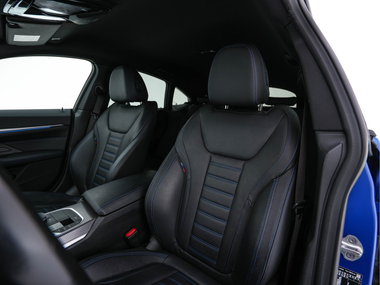 BMW i4 M50 M-Sportpack High Executive 84 kWh [ 3-Fase ] {SOH-97%} (INCL-BTW) *HEAD-UP | LASER-LED | LUXURY-LEATHER | HARMAN/KARDON | ADAPTIVE-CRUISE | BLIND-SPOT | TOP-VIEW | HEATED-SPORTSEATS | DAB+ | WIDE-COCKPIT | AMBIENT-LIGHT | NAVI-FULLMAP | 19