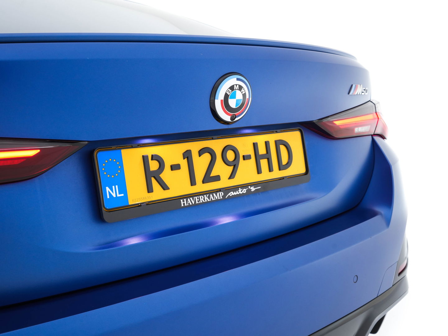 BMW i4 M50 M-Sportpack High Executive 84 kWh [ 3-Fase ] {SOH-97%} (INCL-BTW) *HEAD-UP | LASER-LED | LUXURY-LEATHER | HARMAN/KARDON | ADAPTIVE-CRUISE | BLIND-SPOT | TOP-VIEW | HEATED-SPORTSEATS | DAB+ | WIDE-COCKPIT | AMBIENT-LIGHT | NAVI-FULLMAP | 19