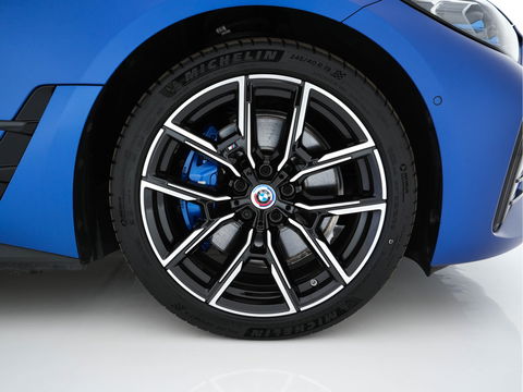 BMW i4 M50 M-Sportpack High Executive 84 kWh [ 3-Fase ] {SOH-97%} (INCL-BTW) *HEAD-UP | LASER-LED | LUXURY-LEATHER | HARMAN/KARDON | ADAPTIVE-CRUISE | BLIND-SPOT | TOP-VIEW | HEATED-SPORTSEATS | DAB+ | WIDE-COCKPIT | AMBIENT-LIGHT | NAVI-FULLMAP | 19