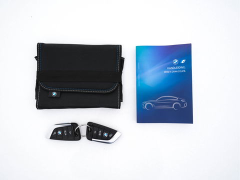 BMW i4 M50 M-Sportpack High Executive 84 kWh [ 3-Fase ] {SOH-97%} (INCL-BTW) *HEAD-UP | LASER-LED | LUXURY-LEATHER | HARMAN/KARDON | ADAPTIVE-CRUISE | BLIND-SPOT | TOP-VIEW | HEATED-SPORTSEATS | DAB+ | WIDE-COCKPIT | AMBIENT-LIGHT | NAVI-FULLMAP | 19