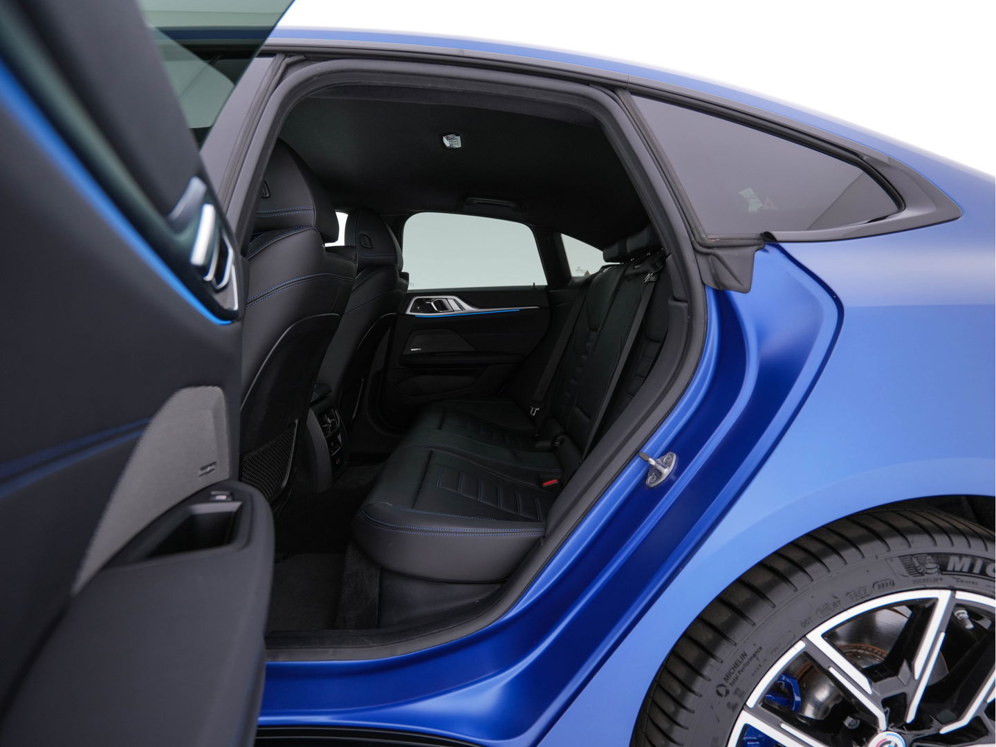 BMW i4 M50 M-Sportpack High Executive 84 kWh [ 3-Fase ] {SOH-97%} (INCL-BTW) *LUXURY-LEATHER | HARMAN/KARDON | ADAPTIVE-CRUISE | HEAD-UP | LASER-LED | BLIND-SPOT | TOP-VIEW | HEATED-SPORTSEATS | DAB+ | WIDE-COCKPIT | AMBIENT-LIGHT | NAVI-FULLMAP | ...