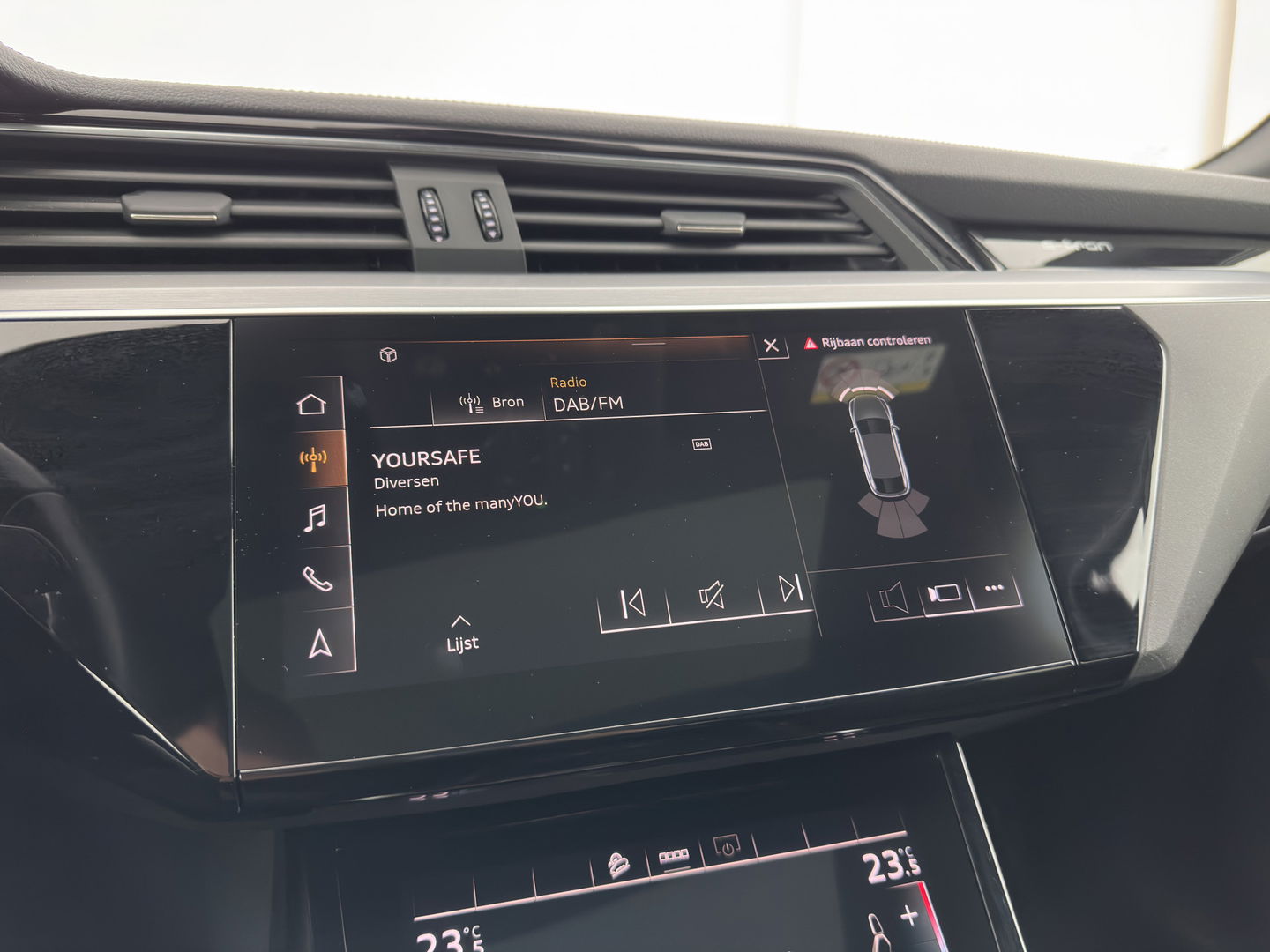 Audi e-tron Sportback 50 Quattro S-Line Black-Edition 71 kWh [3-Fase] {SOH-99%} (INCL-BTW) *PANO | LEATHER-ALCANTARA | ADAPTIVE-CRUISE | FULL-LED | DIGI-COCKPIT | KEYLESS | MEMORY-PACK | CAMERA | NAVI-FULLMAP | SHIFT-PADDLES | DAB+ | COMFORT-SEATS | 21''ALU*