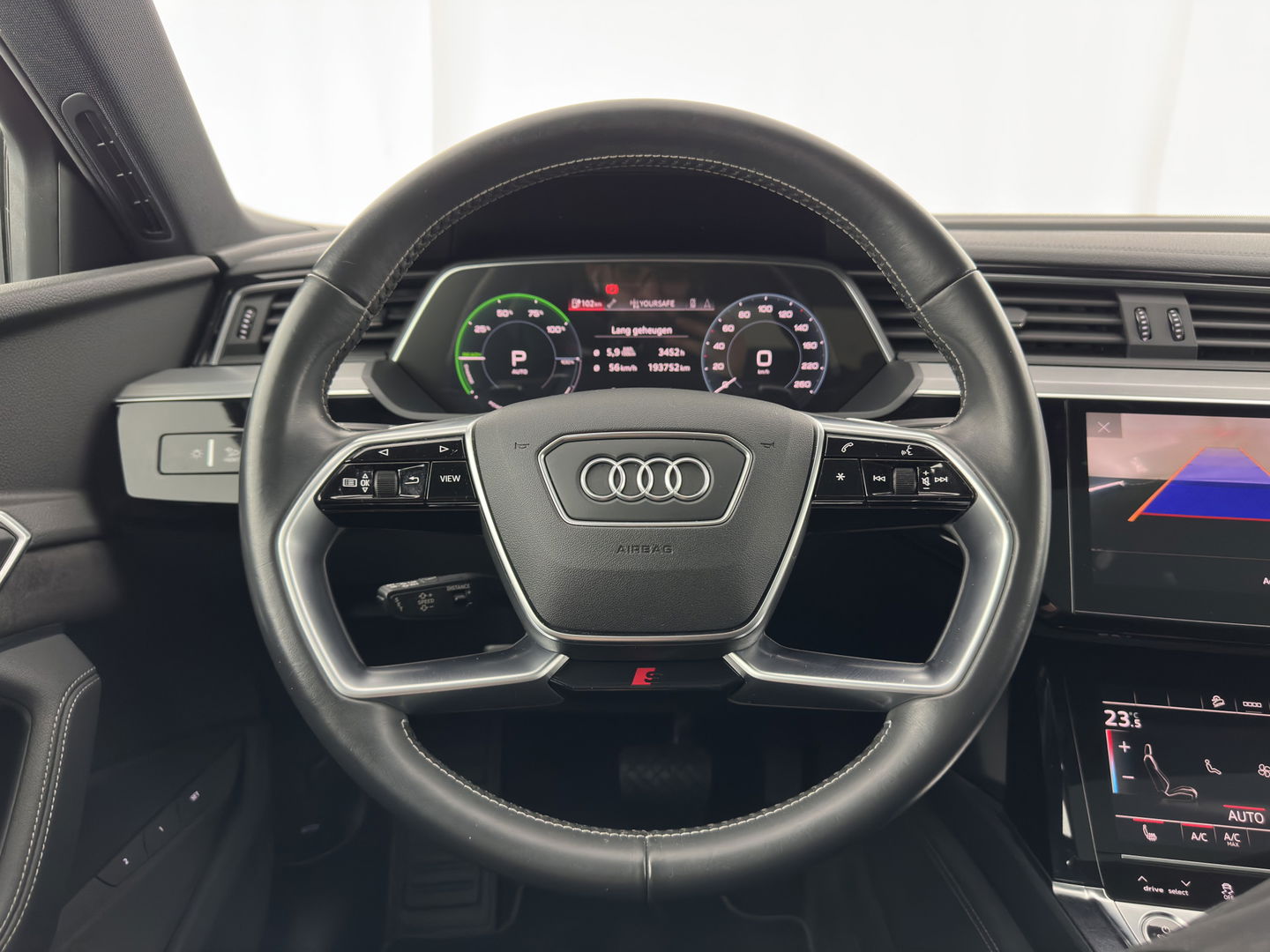 Audi e-tron Sportback 50 Quattro S-Line Black-Edition 71 kWh [3-Fase] {SOH-99%} (INCL-BTW) *PANO | LEATHER-ALCANTARA | ADAPTIVE-CRUISE | FULL-LED | DIGI-COCKPIT | KEYLESS | MEMORY-PACK | CAMERA | NAVI-FULLMAP | SHIFT-PADDLES | DAB+ | COMFORT-SEATS | 21''ALU*