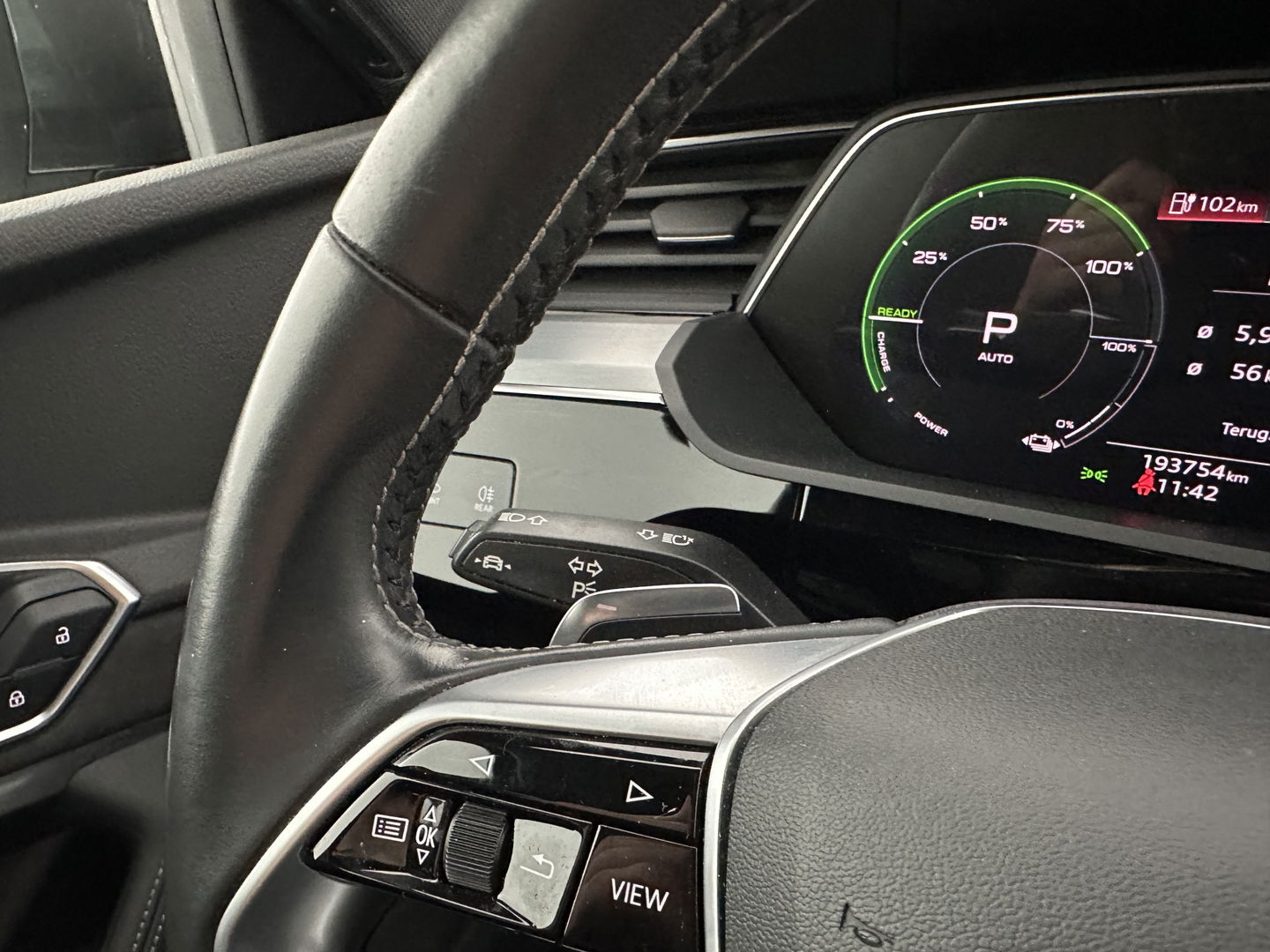 Audi e-tron Sportback 50 Quattro S-Line Black-Edition 71 kWh [3-Fase] {SOH-99%} (INCL-BTW) *PANO | LEATHER-ALCANTARA | ADAPTIVE-CRUISE | FULL-LED | DIGI-COCKPIT | KEYLESS | MEMORY-PACK | CAMERA | NAVI-FULLMAP | SHIFT-PADDLES | DAB+ | COMFORT-SEATS | 21''ALU*