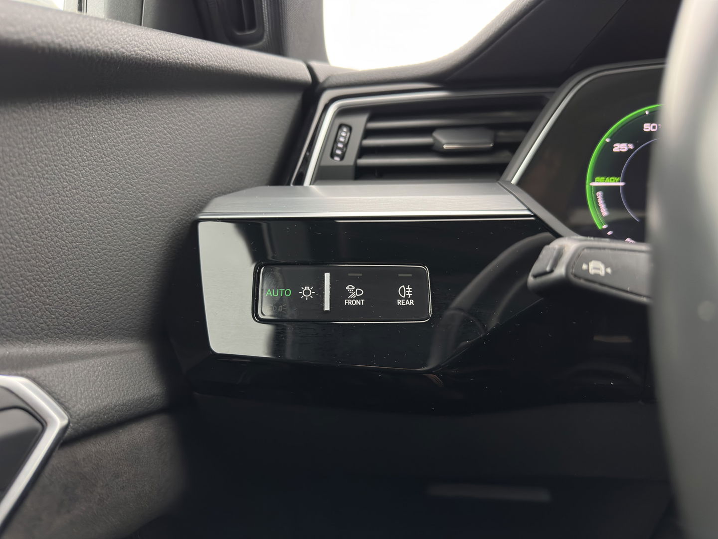 Audi e-tron Sportback 50 Quattro S-Line Black-Edition 71 kWh [3-Fase] {SOH-99%} (INCL-BTW) *PANO | LEATHER-ALCANTARA | ADAPTIVE-CRUISE | FULL-LED | DIGI-COCKPIT | KEYLESS | MEMORY-PACK | CAMERA | NAVI-FULLMAP | SHIFT-PADDLES | DAB+ | COMFORT-SEATS | 21''ALU*