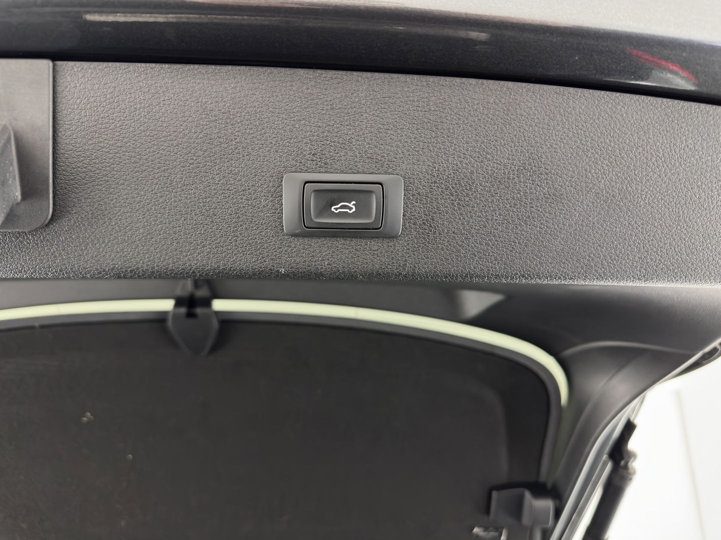 Audi e-tron Sportback 50 Quattro S-Line Black-Edition 71 kWh [3-Fase] {SOH-99%} (INCL-BTW) *PANO | LEATHER-ALCANTARA | ADAPTIVE-CRUISE | FULL-LED | DIGI-COCKPIT | KEYLESS | MEMORY-PACK | CAMERA | NAVI-FULLMAP | SHIFT-PADDLES | DAB+ | COMFORT-SEATS | 21''ALU*