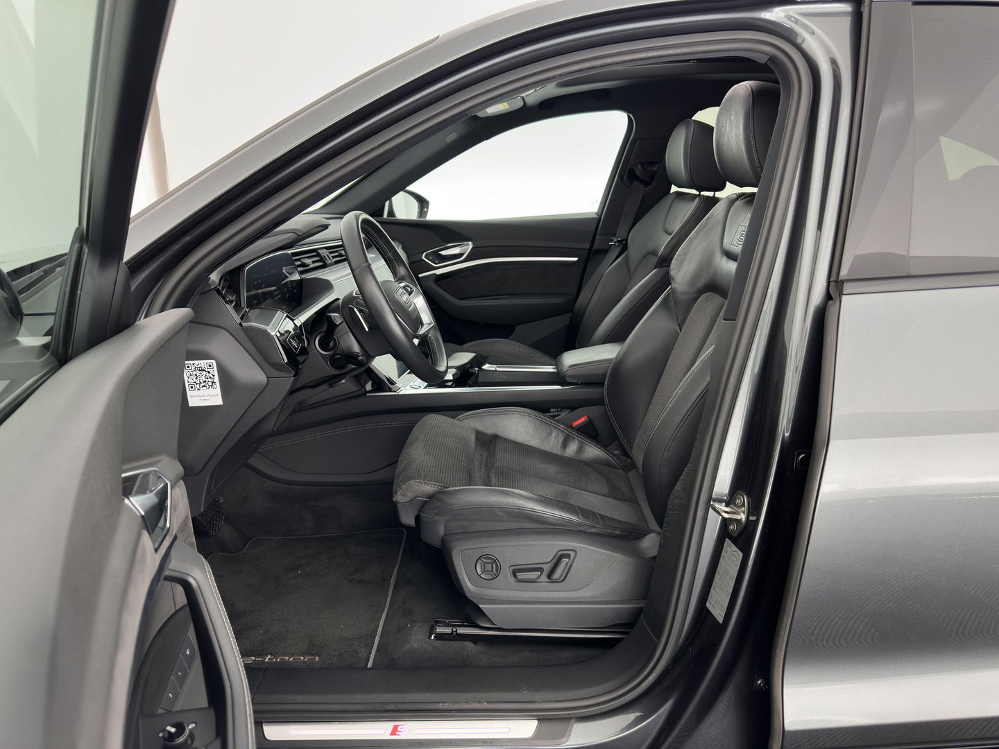 Audi e-tron Sportback 50 Quattro S-Line Black-Edition 71 kWh [3-Fase] {SOH-99%} (INCL-BTW) *PANO | LEATHER-ALCANTARA | ADAPTIVE-CRUISE | FULL-LED | DIGI-COCKPIT | KEYLESS | MEMORY-PACK | CAMERA | NAVI-FULLMAP | SHIFT-PADDLES | DAB+ | COMFORT-SEATS | 21''ALU*