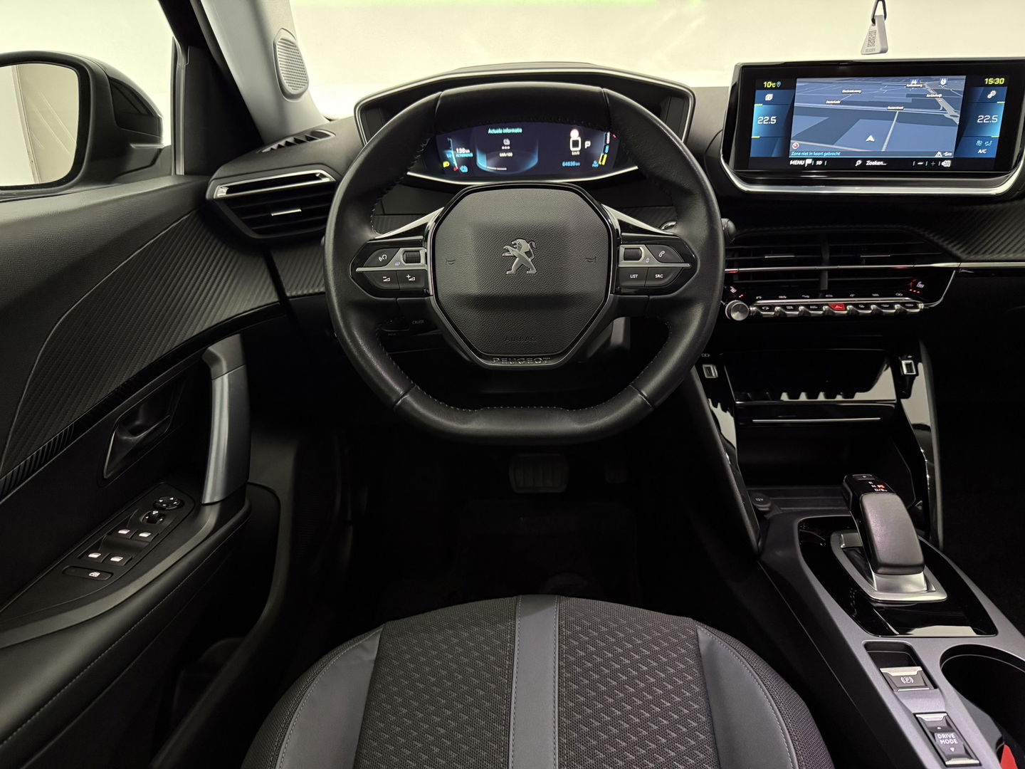 Peugeot e-2008 EV Allure 50 kWh | SOH 92% | Snelladen | Virtual | Adap.Cruise | Camera | Carplay | Keyless | Stoelverw. | Parkeersens.