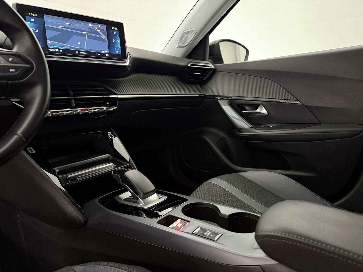 Peugeot e-2008 EV Allure 50 kWh | SOH 92% | Snelladen | Virtual | Adap.Cruise | Camera | Carplay | Keyless | Stoelverw. | Parkeersens.