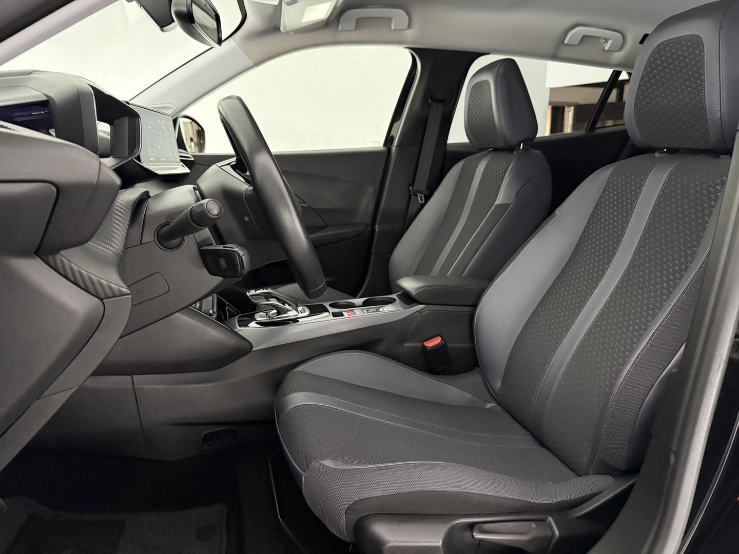 Peugeot e-2008 EV Allure 50 kWh | SOH 92% | Snelladen | Virtual | Adap.Cruise | Camera | Carplay | Keyless | Stoelverw. | Parkeersens.