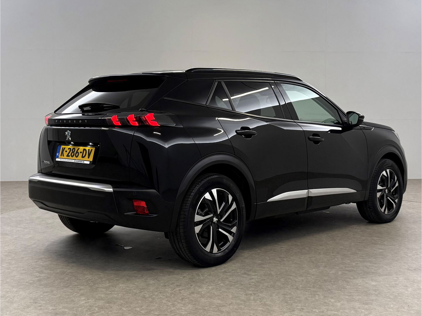 Peugeot e-2008 EV Allure 50 kWh | SOH 92% | Snelladen | Virtual | Adap.Cruise | Camera | Carplay | Keyless | Stoelverw. | Parkeersens.