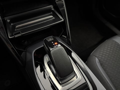 Peugeot e-2008 EV Allure 50 kWh | SOH 92% | Snelladen | Virtual | Adap.Cruise | Camera | Carplay | Keyless | Stoelverw. | Parkeersens.