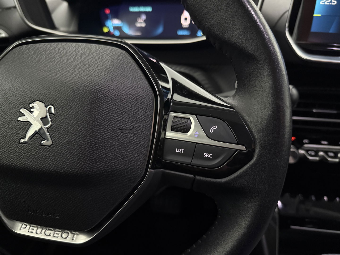 Peugeot e-2008 EV Allure 50 kWh | SOH 92% | Snelladen | Virtual | Adap.Cruise | Camera | Carplay | Keyless | Stoelverw. | Parkeersens.