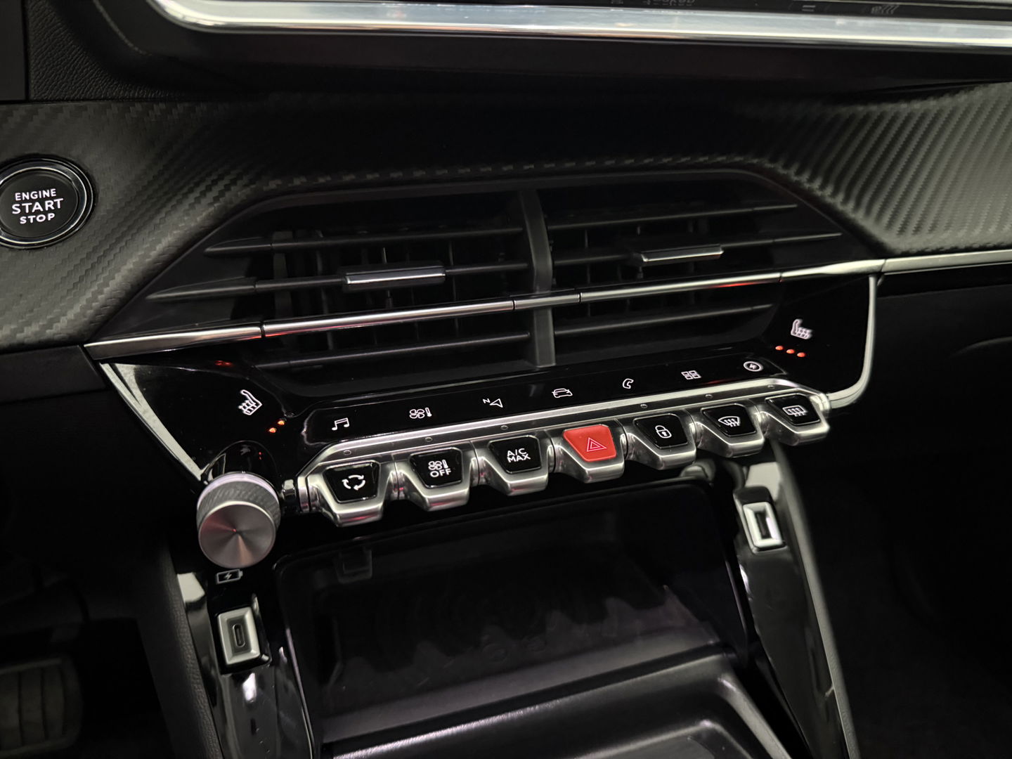 Peugeot e-2008 EV Allure 50 kWh | SOH 92% | Snelladen | Virtual | Adap.Cruise | Camera | Carplay | Keyless | Stoelverw. | Parkeersens.