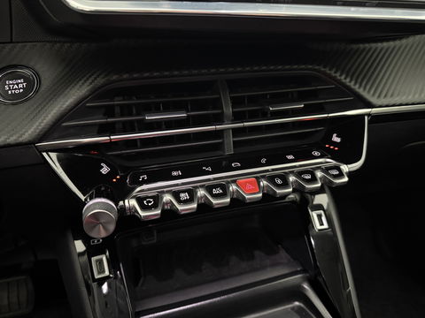 Peugeot e-2008 EV Allure 50 kWh | SOH 92% | Snelladen | Virtual | Adap.Cruise | Camera | Carplay | Keyless | Stoelverw. | Parkeersens.