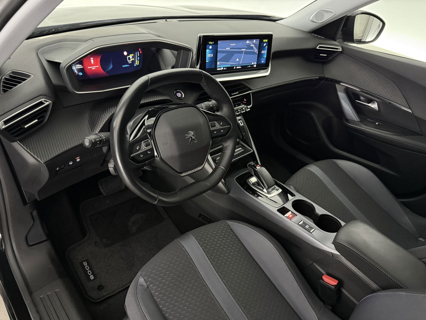 Peugeot e-2008 EV Allure 50 kWh | SOH 92% | Snelladen | Virtual | Adap.Cruise | Camera | Carplay | Keyless | Stoelverw. | Parkeersens.