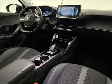 Peugeot e-2008 EV Allure 50 kWh | SOH 92% | Snelladen | Virtual | Adap.Cruise | Camera | Carplay | Keyless | Stoelverw. | Parkeersens.