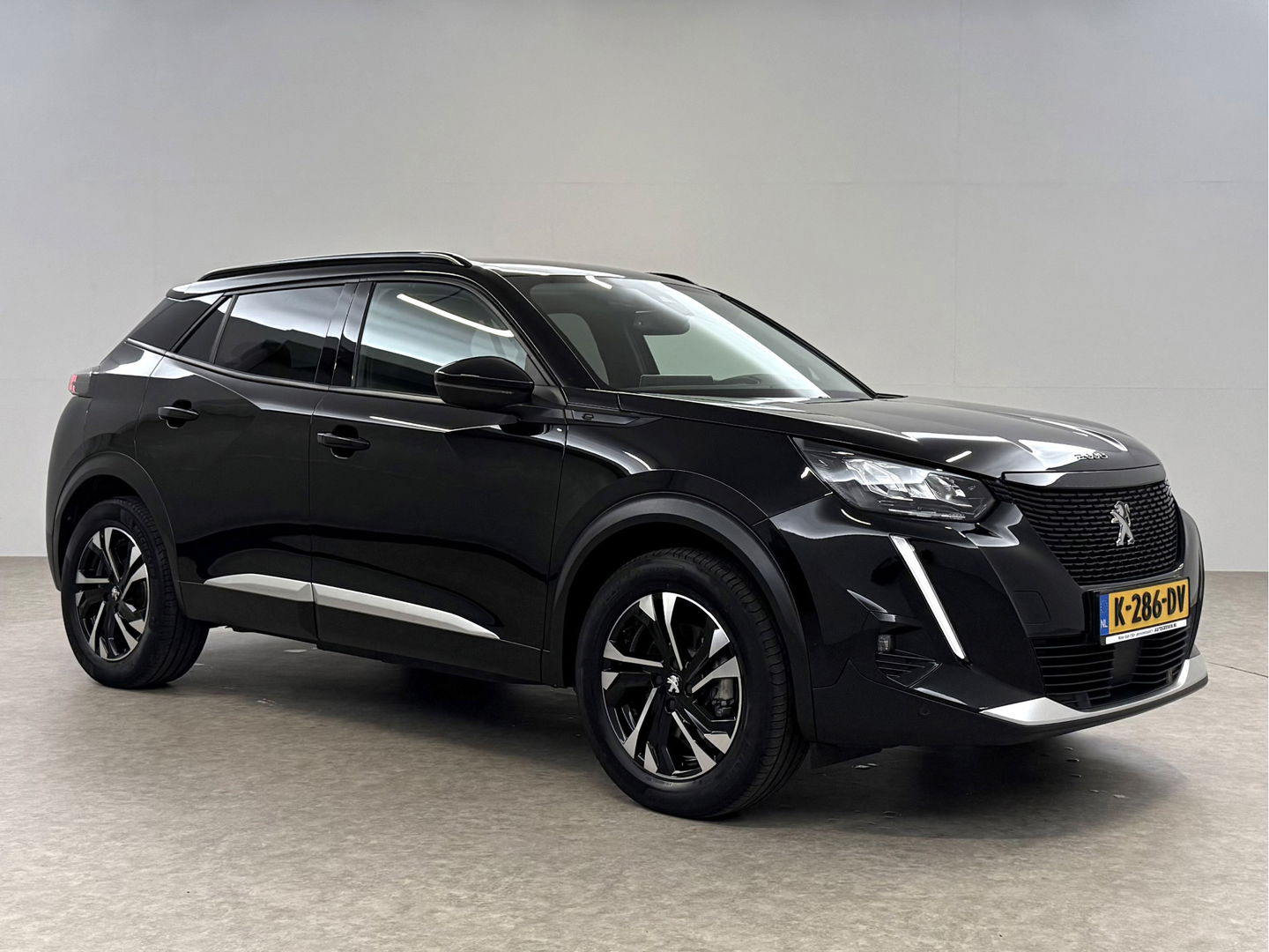 Peugeot e-2008 EV Allure 50 kWh | SOH 92% | Snelladen | Virtual | Adap.Cruise | Camera | Carplay | Keyless | Stoelverw. | Parkeersens.