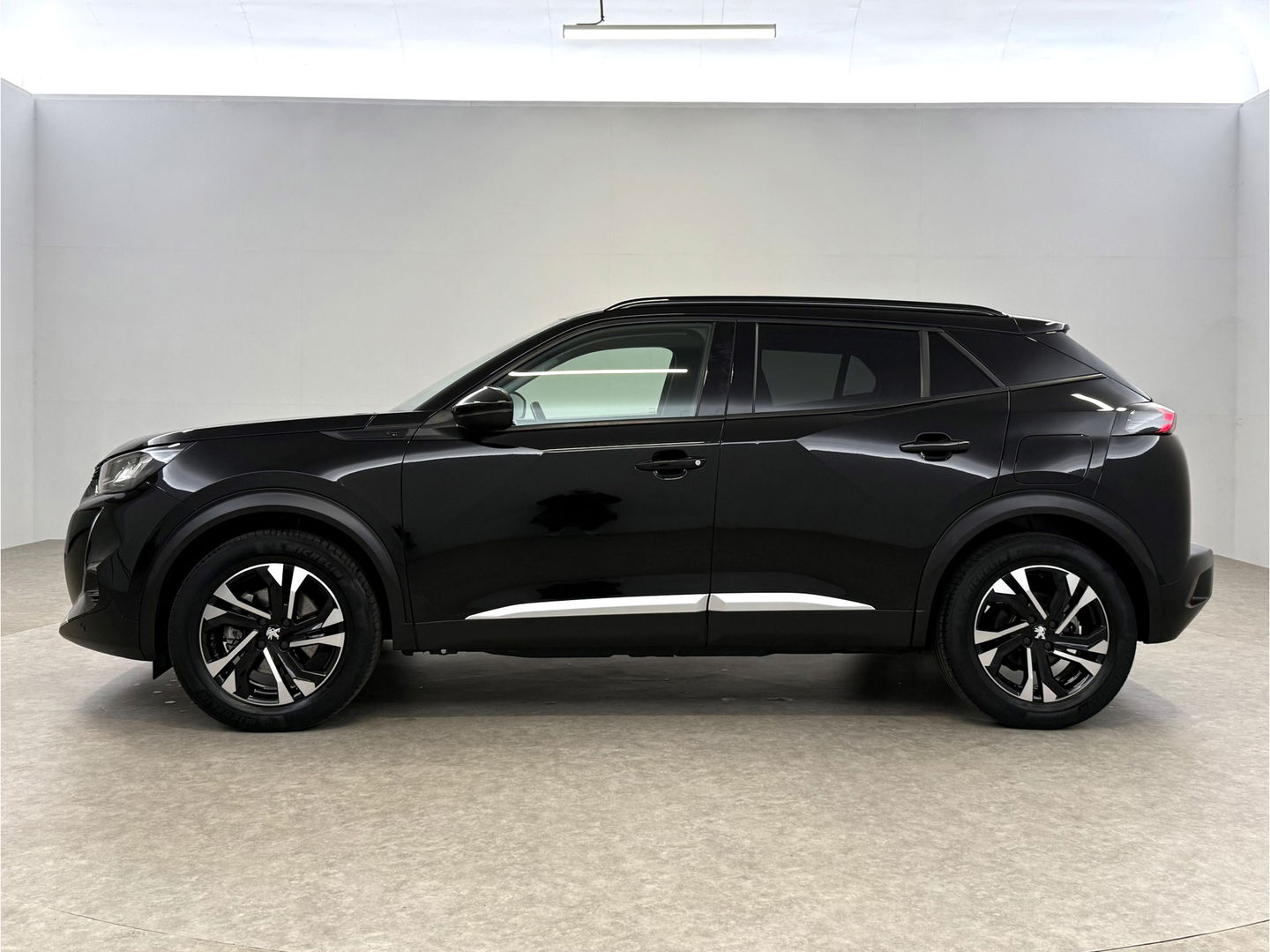 Peugeot e-2008 EV Allure 50 kWh | SOH 92% | Snelladen | Virtual | Adap.Cruise | Camera | Carplay | Keyless | Stoelverw. | Parkeersens.