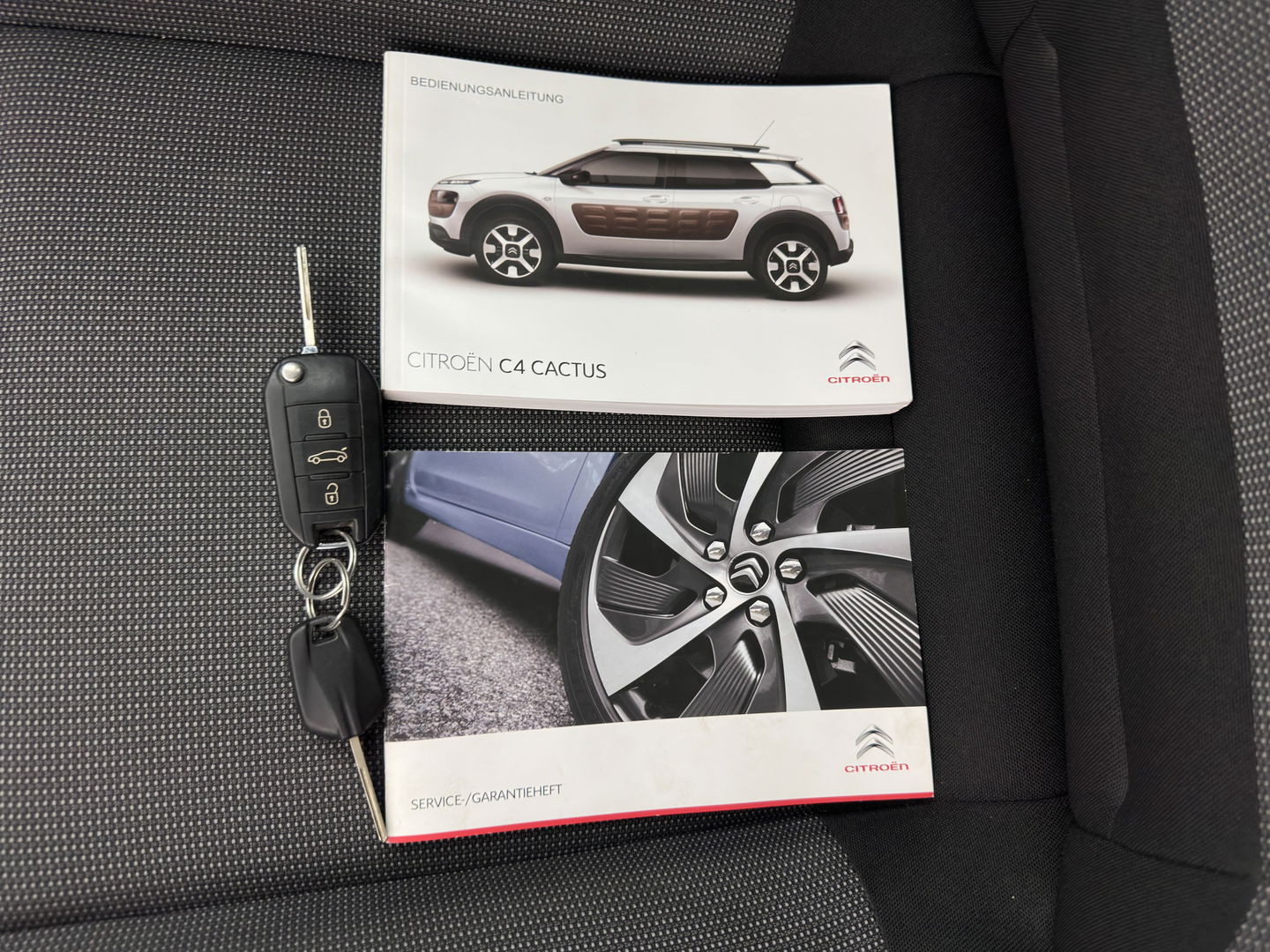 Citroën C4 Cactus 1.6 BlueHDi Feel *NAVI-FULLMAP | HEATED-COMFORTSEATS | CAMERA | ECC | PDC | CRUISE*