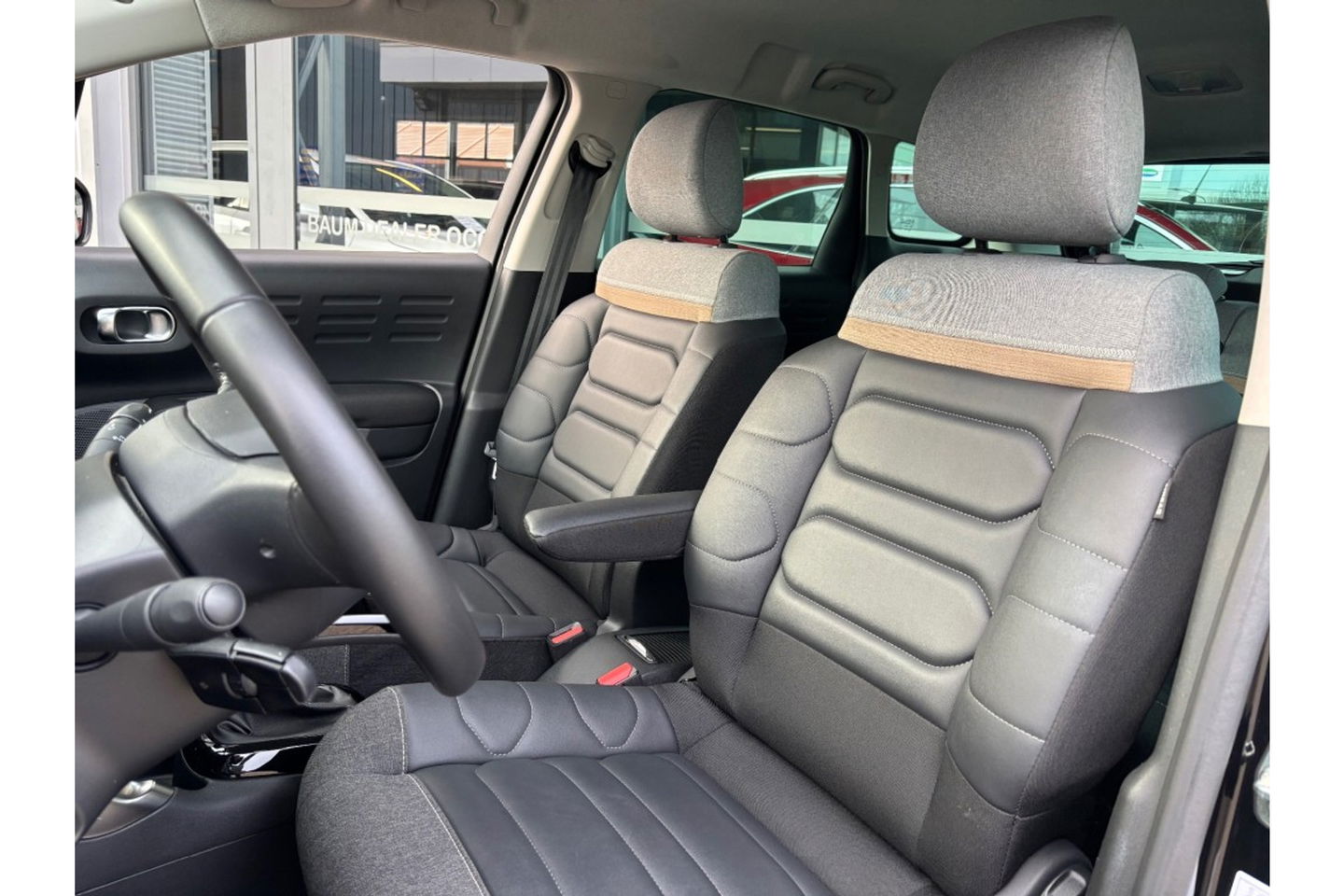 Citroën C3 Aircross 1.2 PT S&S SHINE AUTOMAAT NAVI PDC CRUISECONTROL.