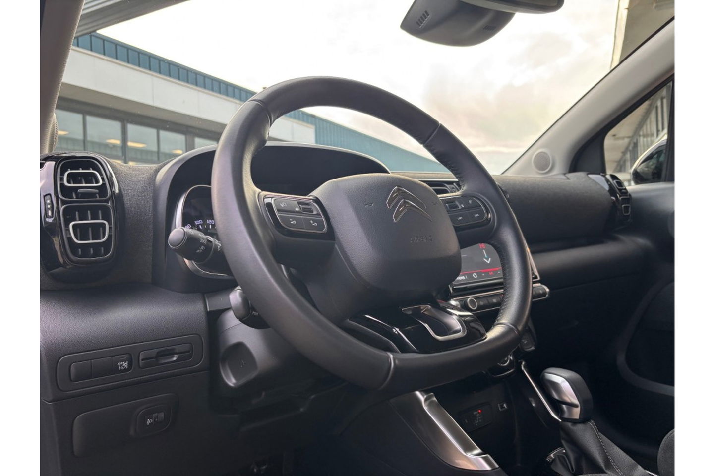 Citroën C3 Aircross 1.2 PT S&S SHINE AUTOMAAT NAVI PDC CRUISECONTROL.