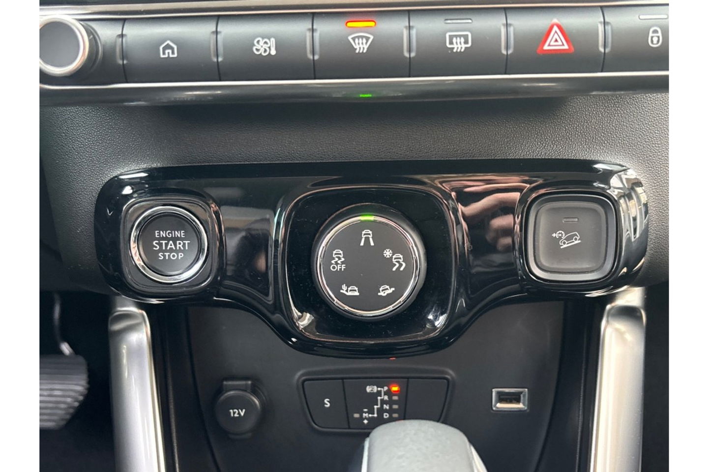 Citroën C3 Aircross 1.2 PT S&S SHINE AUTOMAAT NAVI PDC CRUISECONTROL.