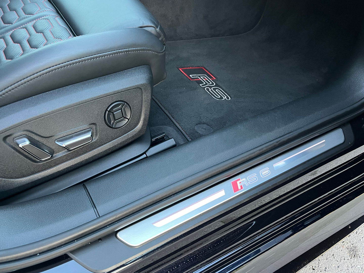 Audi RS6 Avant TFSI Quattro|Pano|Keramisch|B&O|4wiel-besturing|Head-Up|ACC|Memory|360Camera|Carplay|600PK