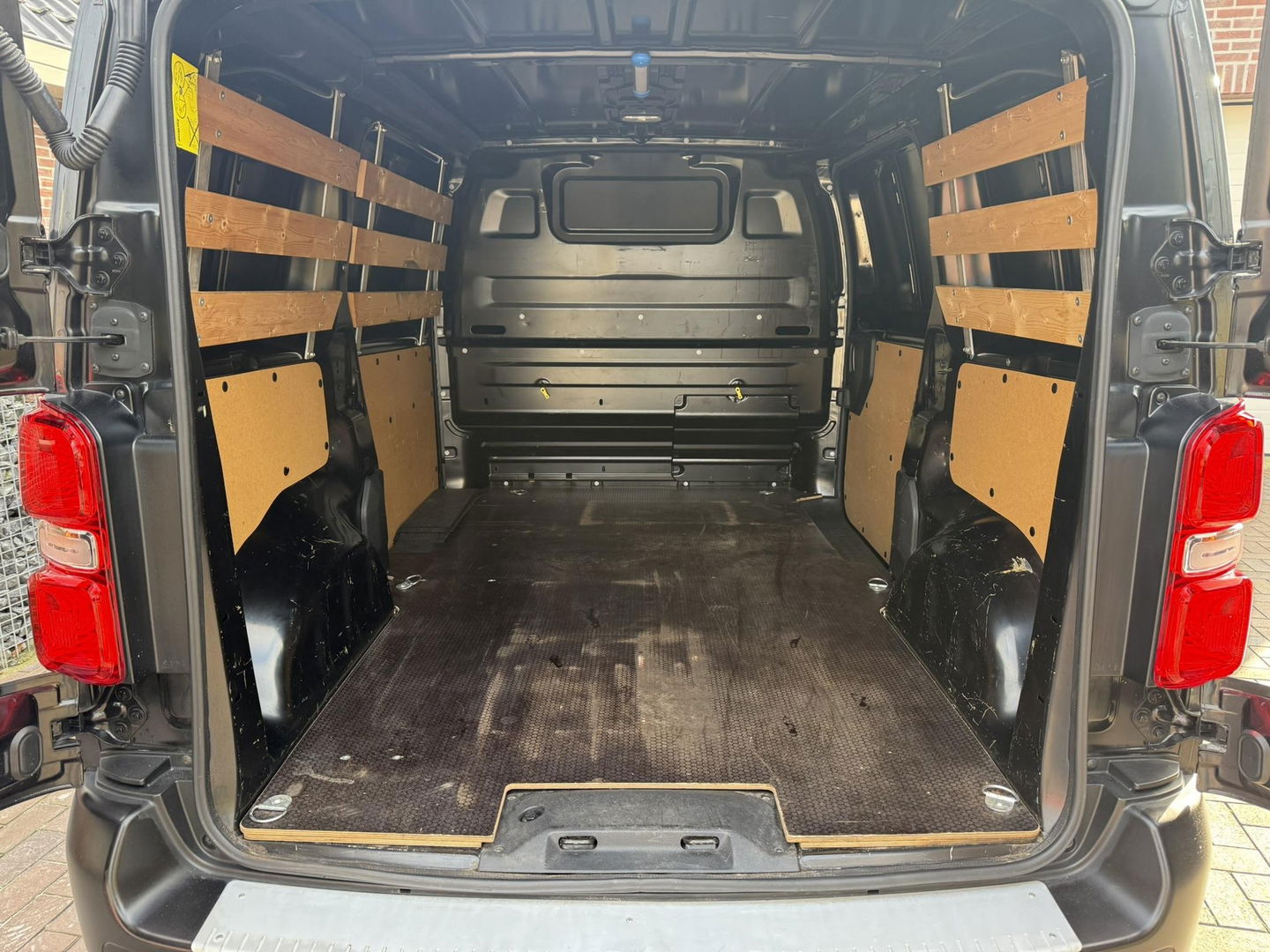 Peugeot Expert 226S 1.6 BlueHDI 95 zwart metallic 76688km nap