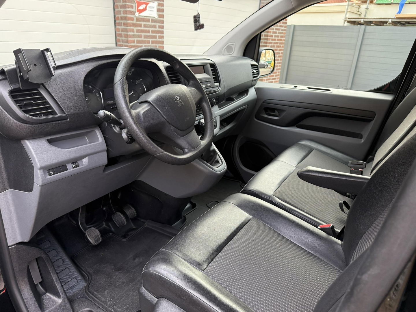 Peugeot Expert 226S 1.6 BlueHDI 95 zwart metallic 76688km nap