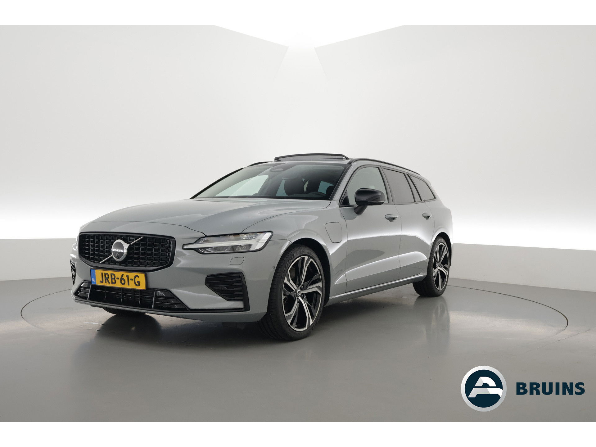 Volvo V60 2.0 T8 Plug-in hybrid AWD Ultra Dark | Full Option |  Bowers & Wilkins | Massage | Trekhaak | HUD |
